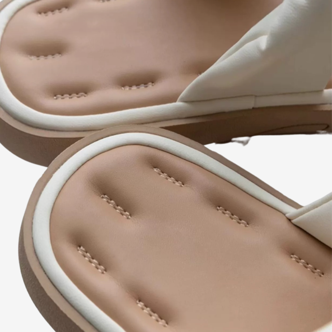 Adélaïde™ Sandali piatti in pelle