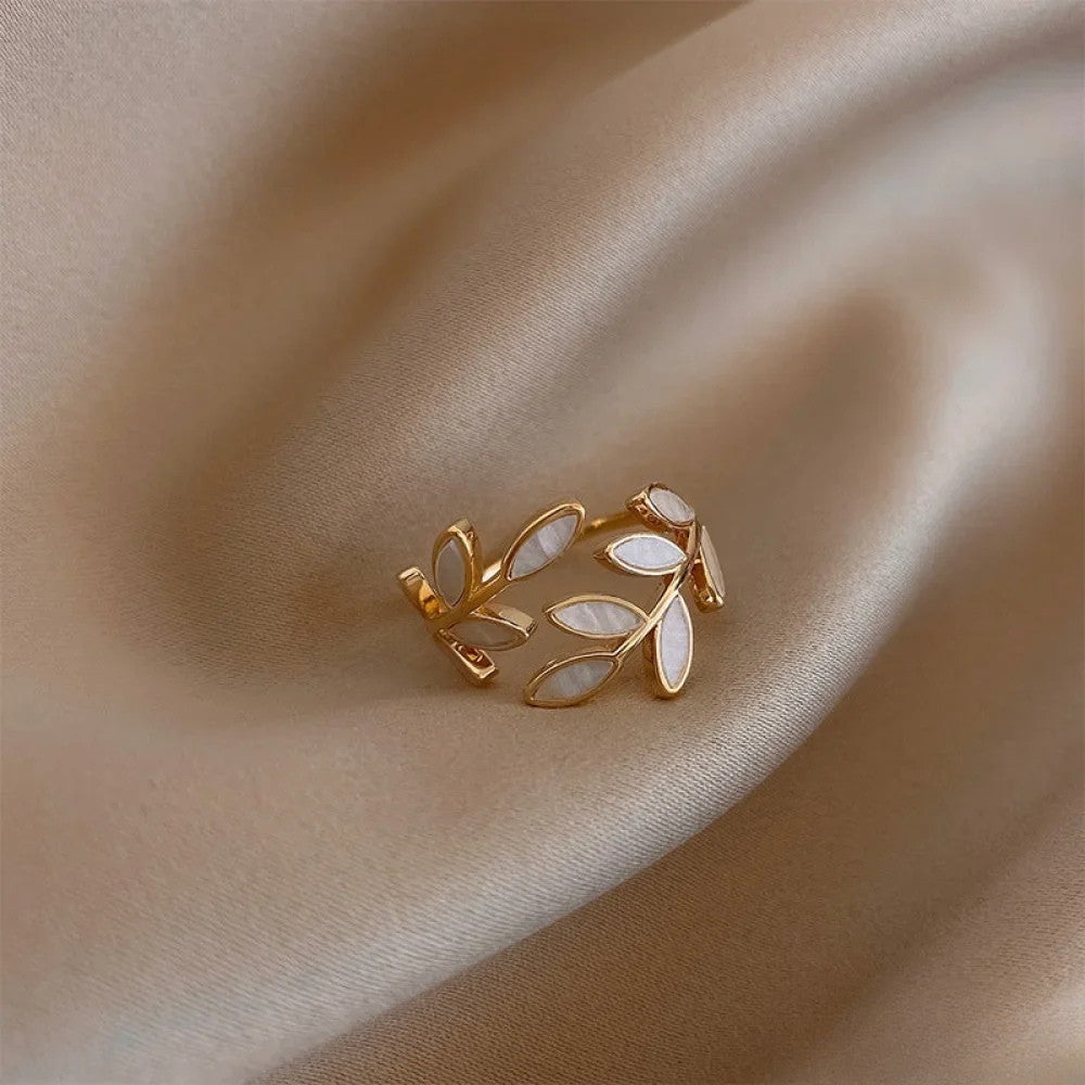 Issabeau™ Anello regolabile con fogliame